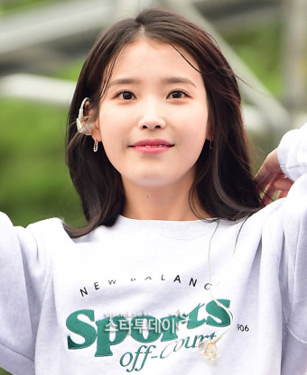 “표절 아냐”…아이유 ‘분홍신’ 작곡가 이민수 입 열었다
