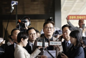 ‘돈봉투 의혹’ 송영길 또 셀프출석…검찰 “조사 계획 없다”