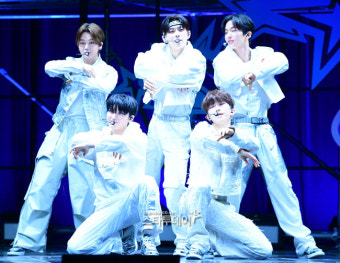 [포토]더뉴식스, 청량미 뚝뚝