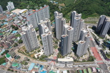 포스코이앤씨 더샵 번영센트로, 주차할때 옆차 긁을 걱정없어…물놀이장 등 커뮤니티 풍성