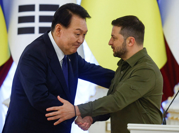 트럼프, 나토와 협정 통해 우크라이나에 대규모 무기 지원 결정