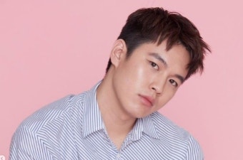 “조사중에도 영상 올린건가”…유아인과 대마 흡입 인정 유튜버 ‘헤어몬’