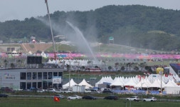 잼버리 어쩌나...내일도 새만금 35도 ‘찜통’