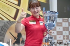 ‘女3쿠션 맏언니’ 이신영 월드3쿠션서바이벌 초대 여왕…클롬펜하우어 3위