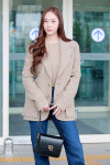 크리스탈, 우아한 올드머니룩 공항패션 [★스타일]