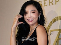 ‘외설 공연 논란’ 화사 고발 대표 “바바리맨보다 악영향”