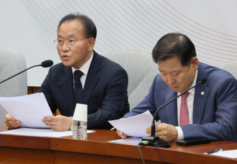與 “국방장관 인사설 도는데 탄핵하겠다니…대선공작 덮으려는 술수”