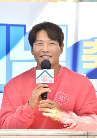 김종국, 4만원대 티셔츠 가격 논란 사과…첫 수익금 전액 기부