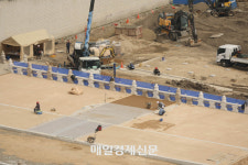 [포토] 서울 종로구 광화문 월대 복원 공사 현장의 마무리 공사가 한창