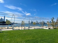 뉴욕 도심서 해변 일광욕 가능해진다…맨해튼 최초 공공해변 등장