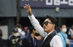 “오래 기다렸는데”…이승철 오늘 이천 콘서트 전격 취소 ‘코로나 확진’