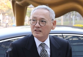“굉장히 가슴이 뛴다”…세종청사 첫 출근 유인촌 장관