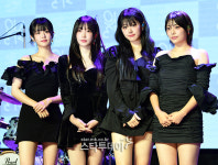 이알그룹유통 주식회사 | [포토] 큐더블유이알, ‘디스코드’로 첫 선