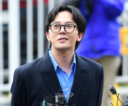 경찰 출석 지드래곤, 피식 웃으며 “마약 범죄 사실 없다”