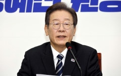 ‘암컷발언’ 최강욱 손절한 민주당…함께 웃은 의원엔 징계 없었다