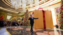 성탄트리 점등식에 시장까지 참여…무료 객실 업그레이드 등 혜택 풍성한 ‘이곳’