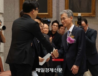 [포토] 인사하는 조희대 대법원장과 한동훈 장관