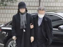 법정서 울먹인 정경심 “조국이 아니고 제가 했다, 조원은 아픈 손가락”