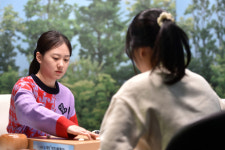 16세 천재 바둑소녀 김은지, 최연소·최단기 ‘9단’ 등극