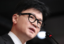 한동훈 ‘김건희 여사 특검’에 입 열었다…“주가조작 의혹 특검법은 총선용 악법”
