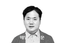 “막무가내 가스통할배” “약자인 척 가면 썼다”…전장연 2년 시위,  잃어버린 것 [데스크칼럼]