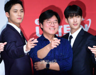 [포토]나영석, 세븐틴 살루떼