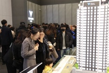 서광교 한라비발디 견본주택 개관...주말 인파 북적