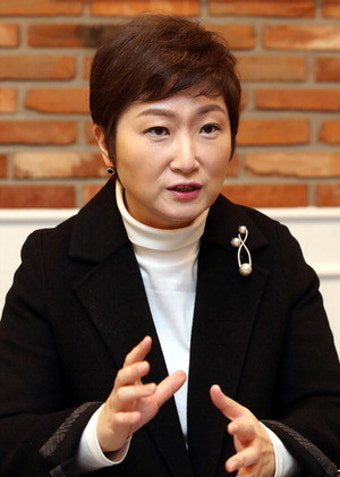 '尹저격수' 변신한 이언주 6년만에 민주당 귀환하나