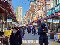 오일장 열린 성남 모란시장…“날씨보다 마음이 더 춥다” 물가 걱정하는 상인들