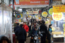 설 차례상 장보기 어디서…전통시장, 대형마트보다 5만7천원 저렴
