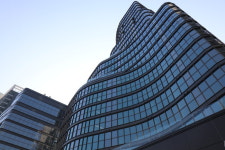 ‘외관이 유선형이네’...역삼동 새 명물 ‘원에디션’ 입주