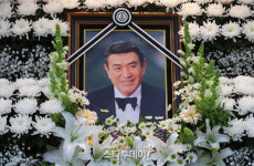 故남궁원 영면…홍정욱 “존경받는 배우·가장이길 원했던 아버지”