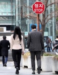 한국 여자 직장인 월소득 271만원…남자 회사원은 얼마 벌까