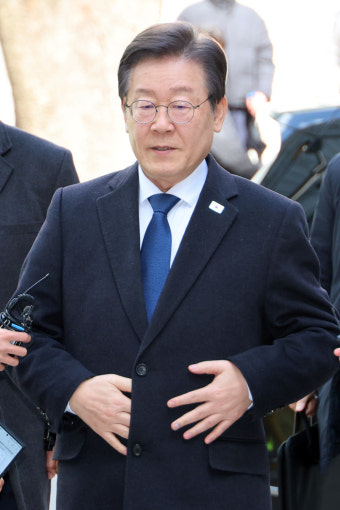 민주당, 친명 정성호·비명 이인영 단수 공천…박지원·정동영은 경선
