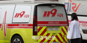 “사이렌 울려서 양보했는데, 간식 사먹네”···사설구급차 ‘일탈’ 논란