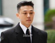 [포토]유아인, 어두운 표정