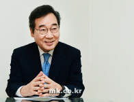 “이 나라 정치인들 지독히 일한다”…이낙연이 부러워한 나라는