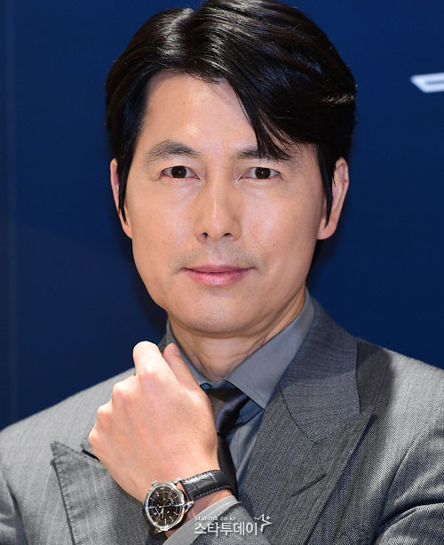 정우성, 혼외자 스캔들 논란 속 청룡영화상 참석 결정