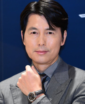 정우성, 혼외자 스캔들 논란 속 청룡영화상 참석 결정