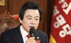 “안수기도처럼 영적 에너지 준 것”…허경영, 여신도 성추행 혐의 부인