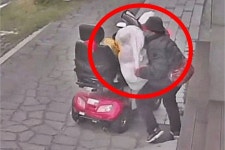 씩 웃으며 “어떻게 찾아냈대”…택배 훔친 할머니, 발각되자 뻔뻔하게 변명?