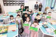 오영주 중기부 장관, 초등학교 1학년 일일교사 됐다