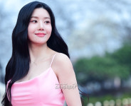 ‘워터밤 여신’ 권은비, 24억 건물주 됐다...송정동 주택 매입