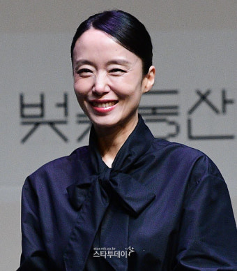 전도연, 27년 만에 연극 복귀 사진 몰아보기[MK포토앨범]