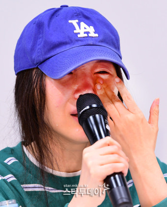 [포토] 민희진 대표, 눈물 흘리며