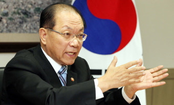 구인난 겪던 與, 비대위원장에 OB 황우여