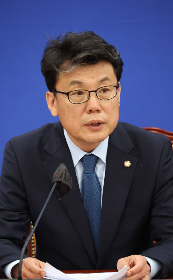 박찬대 불붙이고, 민주당은 진화나서고…‘1주택 종부세 폐지’ 온도차