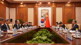 왕이 만난 조태열 한중 얽힌 실타래 풀자