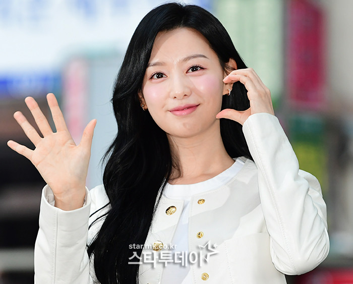 배우 김지원, 아시아 패션 업계에서 빛나는 존재로 주목 받아  💫