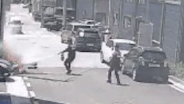 “검은 대리석에 범인 얼굴이”…파출소 앞 건물에 화재, 담배꽁초 던진 20대 붙잡혀